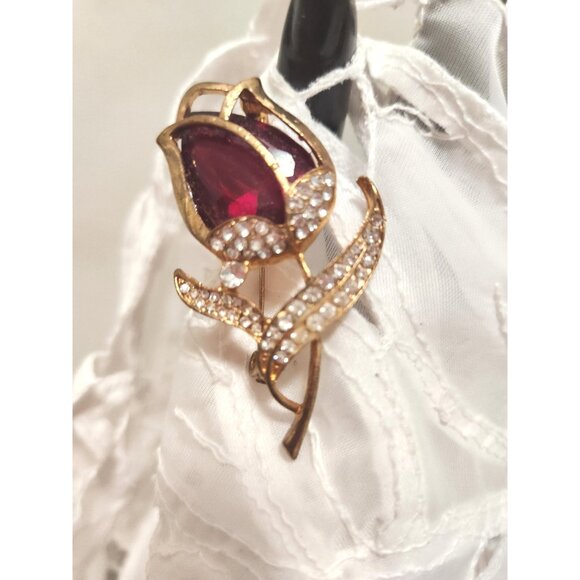 Red Tulip Brooch Surrounded by Rhinestones and Gold Tone frame Rose Bud Brooch - Picture 3 of 10